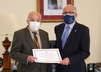 Cruces de Plata del COMCADIZ a los 50 años de colegiación