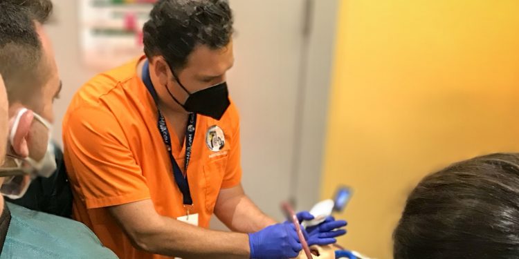 “Hemos formado ya a más de 2.000 profesionales a nivel nacional en el manejo de la vía aérea”