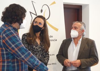 El Colegio de Médicos impulsa la candidatura de Cádiz al Congreso de la Lengua con el ciclo de debates ‘Ciencia, Prensa y Lenguaje’