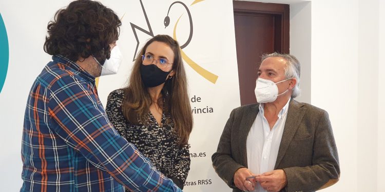 El Colegio de Médicos impulsa la candidatura de Cádiz al Congreso de la Lengua con el ciclo de debates ‘Ciencia, Prensa y Lenguaje’