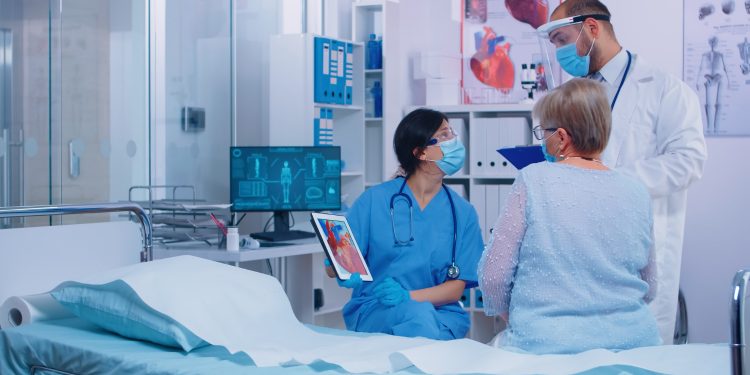 Presencia de otro miembro del personal sanitario en la anamnesis