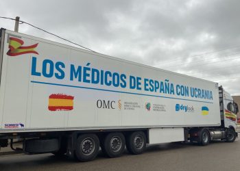 Fletado un primer tráiler con ayuda humanitaria de la profesión médica española para Ucrania