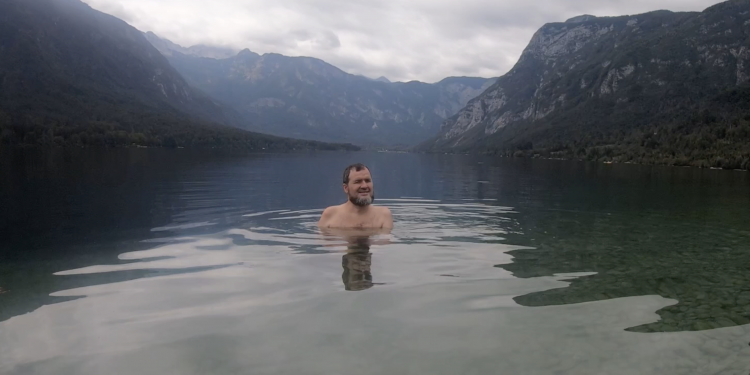 El Grupo de Trabajo ‘Medicina y Final de la Vida’ proyectó en el COMCADIZ el largometraje ‘7 lagos, 7 vidas’