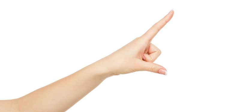 Acusar siempre a quien se atreva a atacar a un colegiado