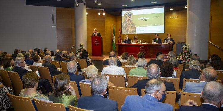 El COMCADIZ homenajea a la colegiación en la festividad de la Patrona de la profesión