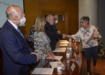 Homenaje del COMCADIZ a la dedicación y el compromiso de los Colegiados Honoríficos