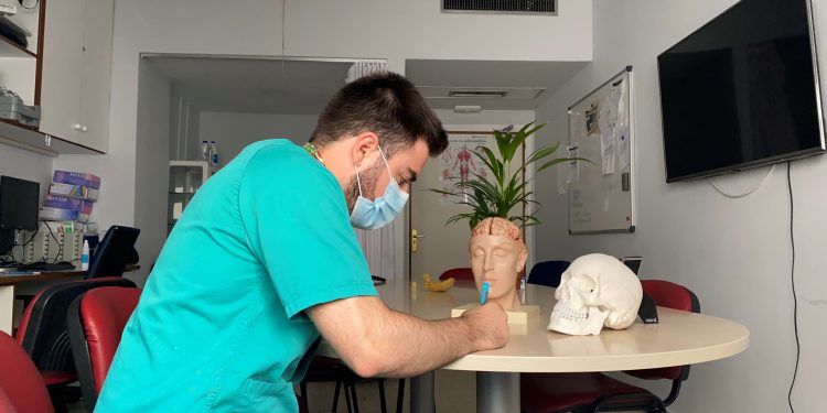 Dr. David Mesa: “Tener empatía y actitud de servicio hacia los demás es fundamental para ejercer la medicina”