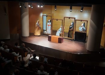 ‘Mujeres con Goya’: Teatro Desconfinado representó en el COMCADIZ secretos a voces de la historia con humor gaditano