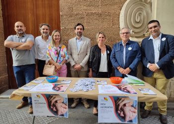 Mesa informativa del Grupo de Trabajo ‘Medicina y Final de la Vida’ y del Colegio de Médicos con motivo del Día Mundial de los Cuidados Paliativos