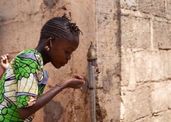 La OMS alerta de que el cambio climático potencia el resurgimiento del cólera en todo el mundo