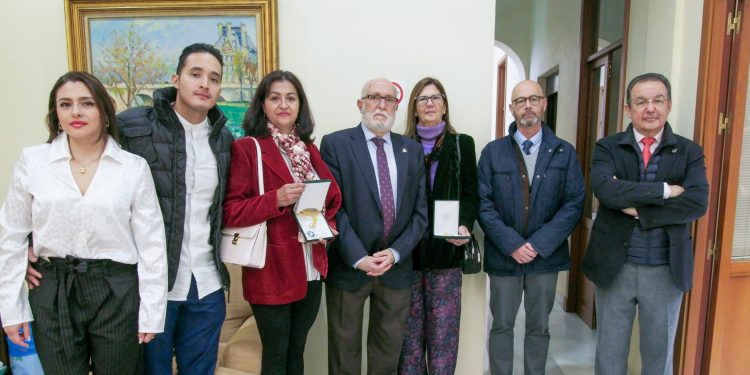 El Colegio de Médicos de Cádiz homenajea a los colegiados en activo fallecidos a causa de la pandemia