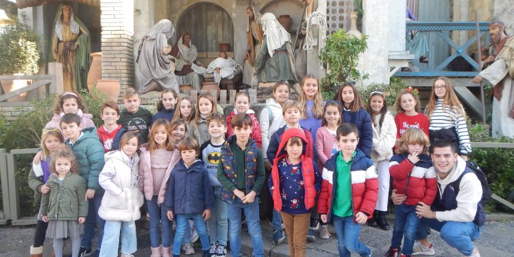 Hijos de colegiados realizaron una visita guiada por algunos de los hitos navideños de Jerez