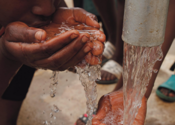 Más del 75% de países no tiene financiación suficiente para sistemas de agua potable, saneamiento e higiene, según OMS