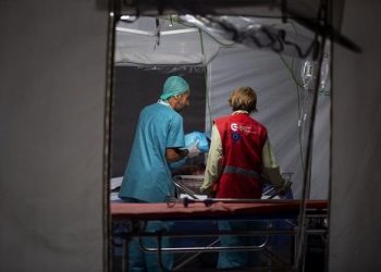 Un informe aplaude el aumento de la cooperación española en salud pero pide que siga después de la pandemia