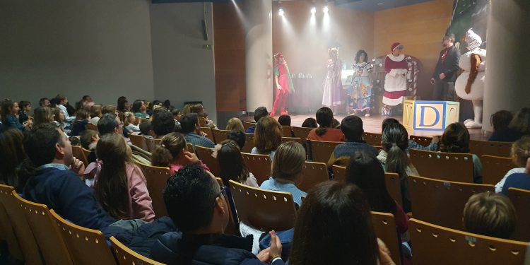 El COMCADIZ recreó la Navidad más musical para los hijos y nietos de colegiados