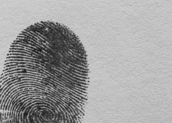 Obligación del médico a identificarse ante la denuncia de un paciente