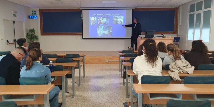 Colegio de Médicos y Facultad de Medicina ponen en marcha por cuarto año la asignatura de Cooperación Internacional para estudiantes de pregrado