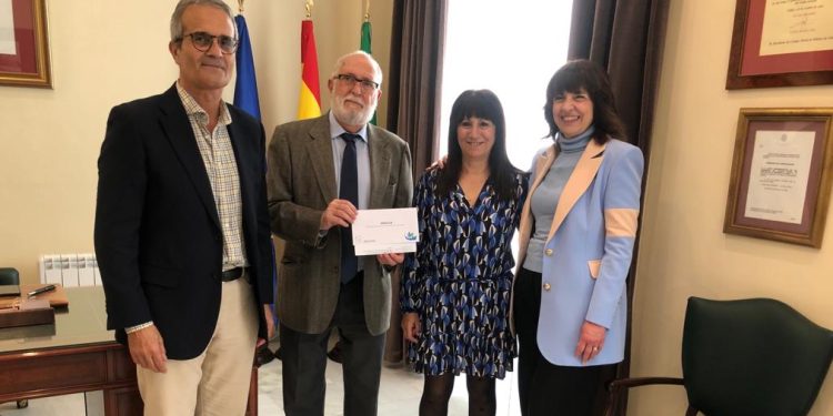 Donación económica del Colegio de Médicos a la Asociación de Daño Cerebral Adquirido de Cádiz