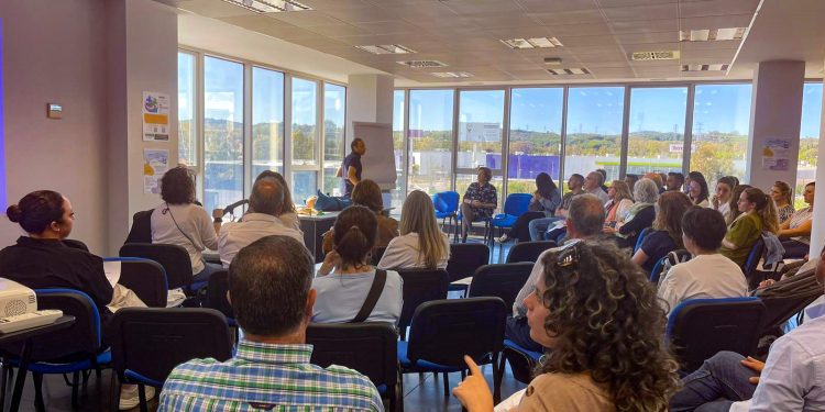Escuela de Padres del COMCADIZ: Las sedes de Jerez y Campo de Gibraltar celebraron con éxito los talleres de desobstrucción de la vía aérea en pediatría