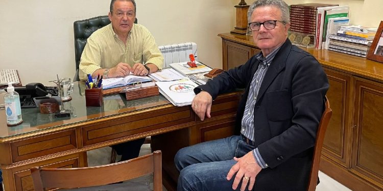 Reunión en el Colegio de Médicos entre los máximos responsables nacionales del Observatorio de Agresiones y de los Vigilantes de Seguridad Privada