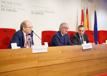 Consejo General de Médicos y sociedades científicas presentan soluciones a la crisis del sistema sanitario en el informe “Los Retos del SNS en la Próxima Legislatura”