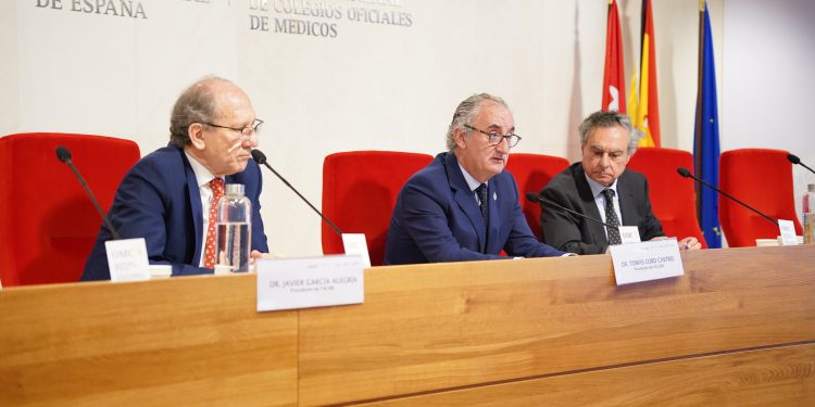 Consejo General de Médicos y sociedades científicas presentan soluciones a la crisis del sistema sanitario en el informe “Los Retos del SNS en la Próxima Legislatura”