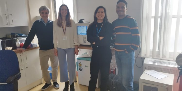 “La beca de formación en el extranjero que concede el COMCADIZ es una forma de motivar y ayudar a los médicos residentes”