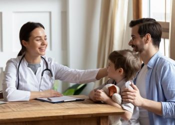 La FPSOMC recuerda a los nuevos colegiados la importancia de formar parte de su #FamiliaMédica