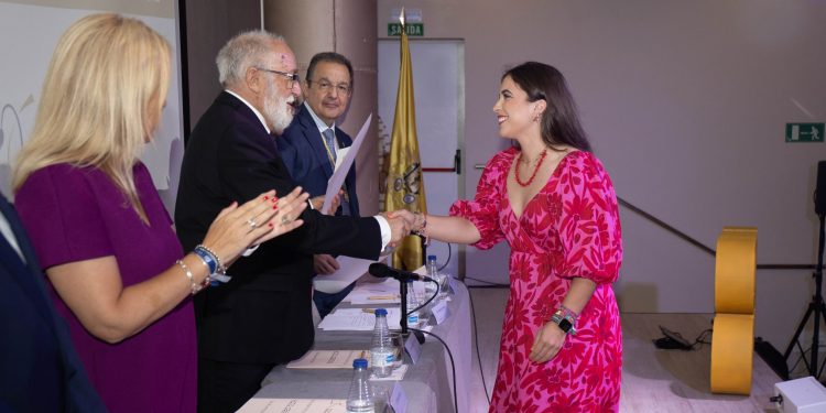 Entrega de los Premios y Becas del COMCADIZ 2023