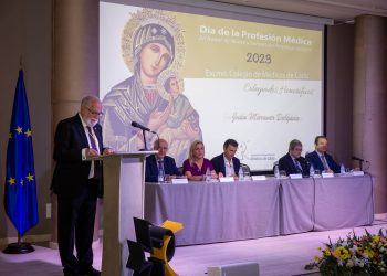 Dr. Juan Antonio Repetto, presidente del COMCADIZ: “Debemos esforzarnos en potenciar el natural carácter humanista y humanitario del médico”