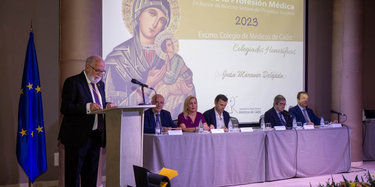 Dr. Juan Antonio Repetto, presidente del COMCADIZ: “Debemos esforzarnos en potenciar el natural carácter humanista y humanitario del médico”