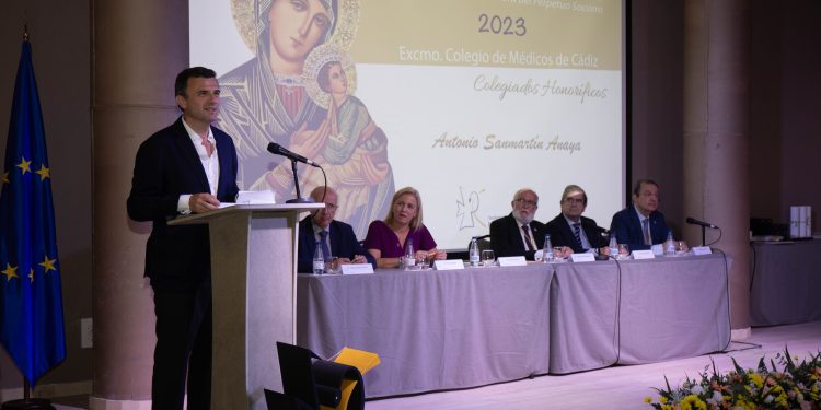 Bruno García, Alcalde de Cádiz: “Quiero dejar hoy aquí un compromiso firme de colaboración entre el Ayuntamiento y el Colegio de Médicos”