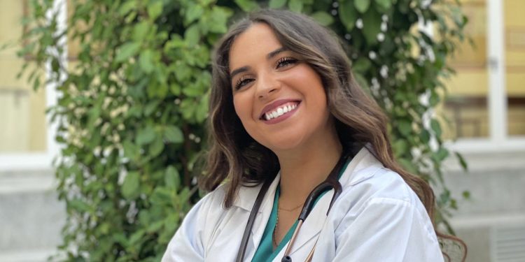 “El reconocimiento que me concede el Colegio de Médicos es un punto de inflexión y una motivación en el camino de la medicina”