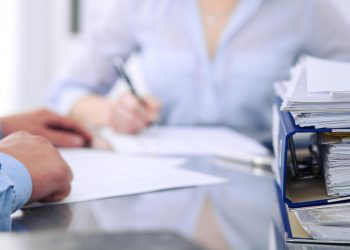 ‘¿Cuándo y quién está autorizado a acceder a la historia clínica?’