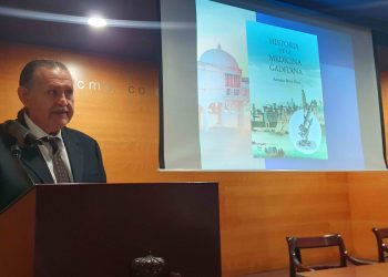 El Dr. Antonio Pérez presentó en el Colegio de Médicos la ‘Historia de la medicina gaditana’, una obra “muy unida al devenir trimilenario de la ciudad”