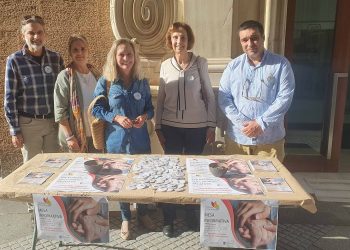 Mesa informativa del Grupo de Trabajo ‘Medicina y Final de la Vida’y del Colegio de Médicos con motivo del Mes de los Cuidados Paliativos