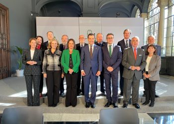 El presidente de la Junta de Andalucía recibe al Consejo Andaluz de Colegios de Médicos