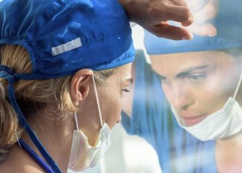 Las bajas por salud mental entre los médicos aumentan un 247% de 2022 a 2023