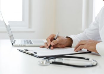 Dr. Ignacio Vallés: “Siendo médico, “¿cómo no voy a apostar por ayudar con mi pequeña cuota a mis compañeros y familiares necesitados?”