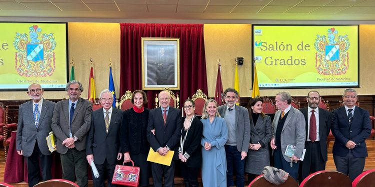 El Grupo de Trabajo ‘Medicina y Final de la Vida’ del COMCADIZ presentó en la Academia de Medicina sus actividades como “espacio de difusión abierto a la sociedad”
