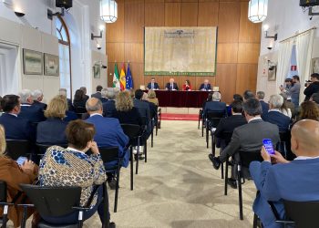 Los médicos llevan el nuevo Código de Deontología al Parlamento de Andalucía