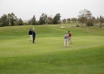 El XXI Campeonato de Golf del COMCADIZ deparó una jornada de alto nivel deportivo y de encuentro entre colegiados
