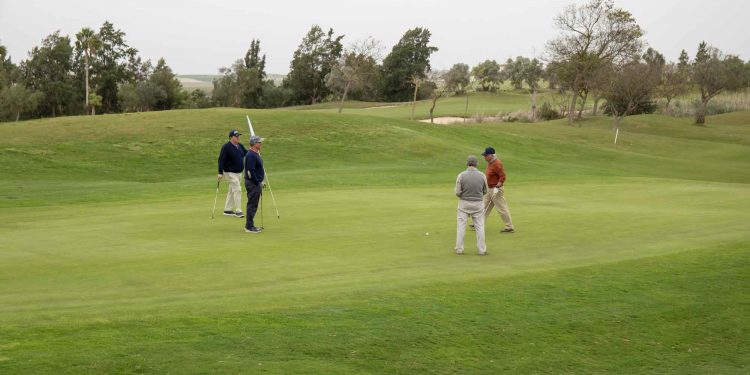 El XXI Campeonato de Golf del COMCADIZ deparó una jornada de alto nivel deportivo y de encuentro entre colegiados