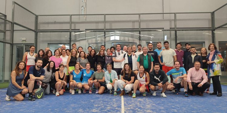 Récord de participación y camaradería en el VII Campeonato de Pádel del COMCADIZ