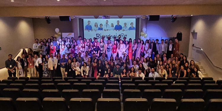 El Colegio de Médicos de Cádiz dio la bienvenida a los residentes que acaban de incorporarse a sus plazas en los centros de la provincia