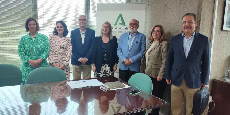 El Colegio de Médicos se reúne con la Delegación de Salud para coordinar actuaciones en medicina estética