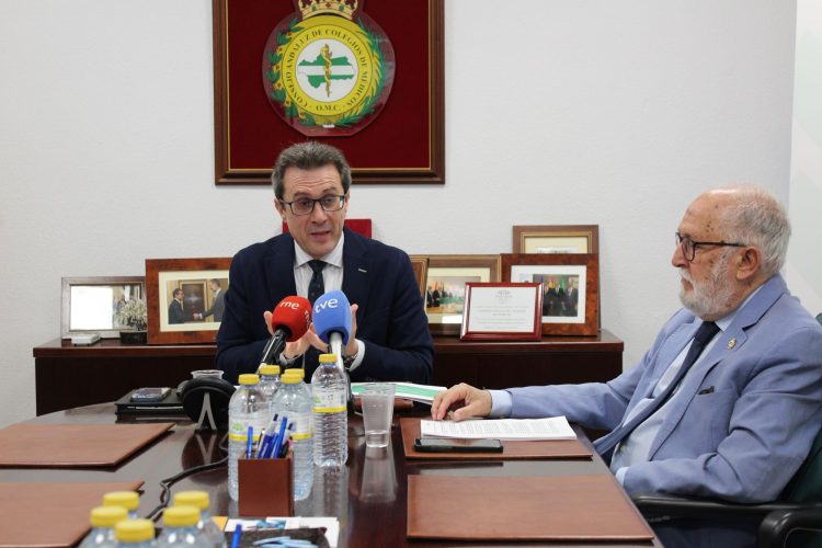 El Consejo Andaluz de Colegios de médicos informa del incremento de médicos activos en Andalucía