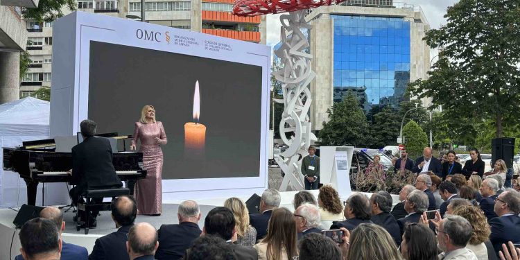 La OMC rinde homenaje a todos los sanitarios por su entrega y sacrificio durante la pandemia bajo ‘El árbol de la vida’