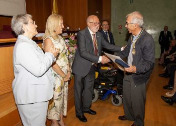 Cruces de Plata a los 50 años de entrega a la profesión