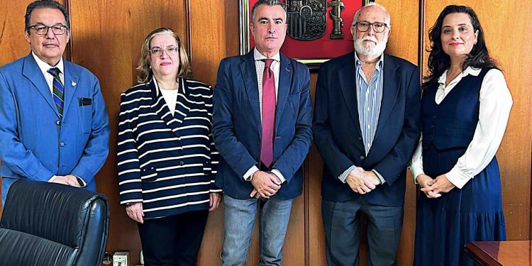 Agresiones e intrusismo, abordados en la reunión del Colegio de Médicos con el Fiscal Jefe de la provincia